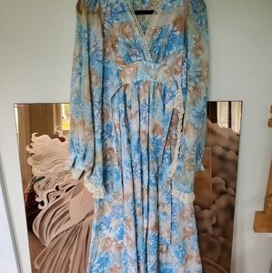 Amazing 70s floral angel sleeve dress